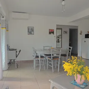 t2-tres-agreable-avec-parking-proche-de-la-plage.fr-provencehotel.com/